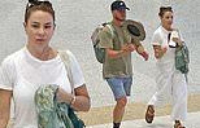 Kate Ritchie's boyfriend Chevy Black carries her hat and bags for her at ... trends now