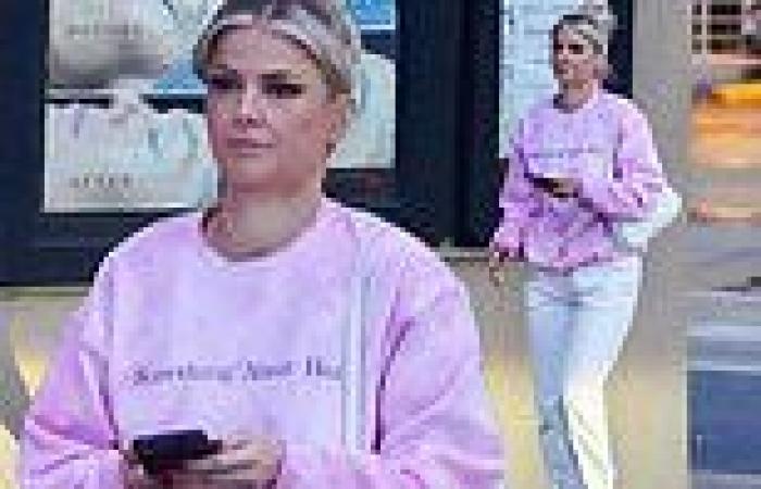 Vanderpump Rules star Ariana Madix keeps warm in a pink sweatshirt as she ... trends now