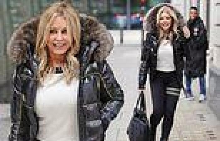 Carol Vorderman, 62, shows off her figure in skin-tight gym leggings and a ... trends now