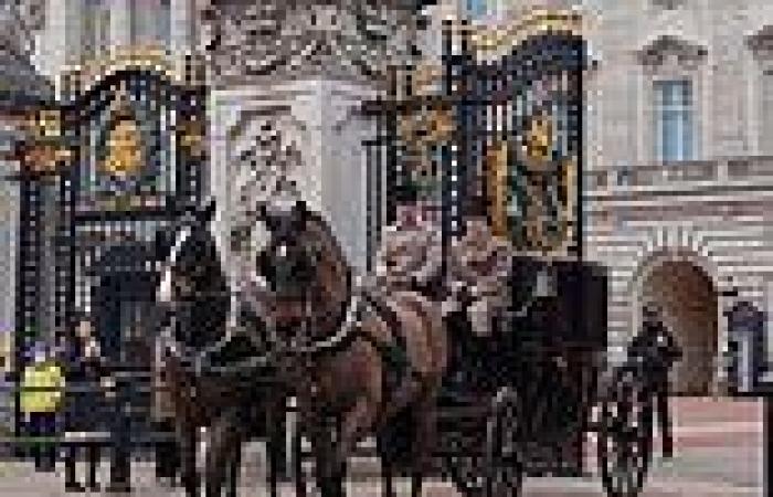 Pictures reveal the carriages used to deliver letters from Buckingham Palace to ... trends now