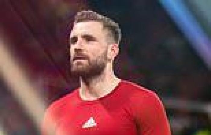 sport news Luke Shaw 'agrees a new FOUR-YEAR contract to stay at Manchester United' as a ... trends now