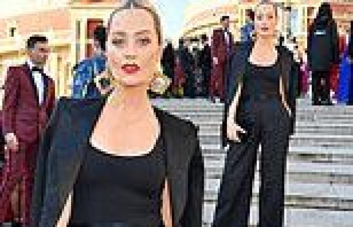 Laura Whitmore exudes chic in all black as she arrives at the 2023 Olivier ... trends now