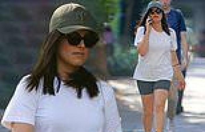 Today show's Sarah Abo looks stylishly sporty as she runs errands in Sydney trends now
