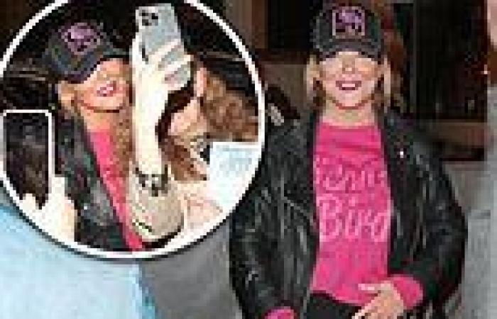 Sheridan Smith poses for selfies with fans after her latest Shirley Valentine ... trends now