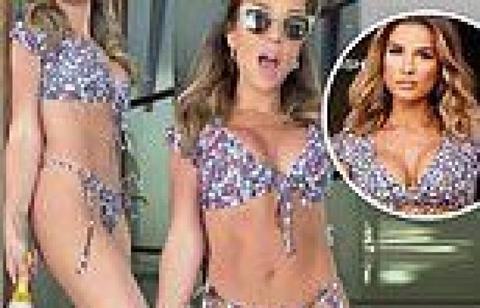 Jessie James Decker poses in a floral print bikini as she says she is in the ... trends now