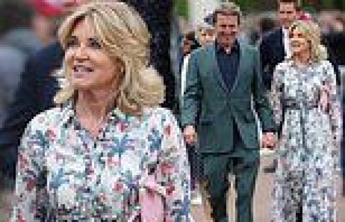 Anthea Turner arrives at Buckingham Palace for a garden party with fiancé Mark ... trends now