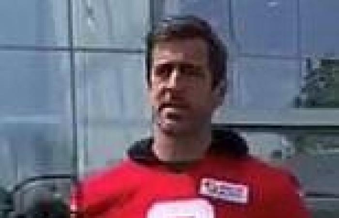 sport news Aaron Rodgers limps out of New York Jets practice after appearing to tweak his ... trends now