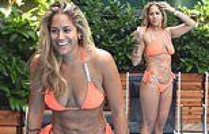 Malin Andersson shows off her figure in a bright orange bikini in Turkey trends now