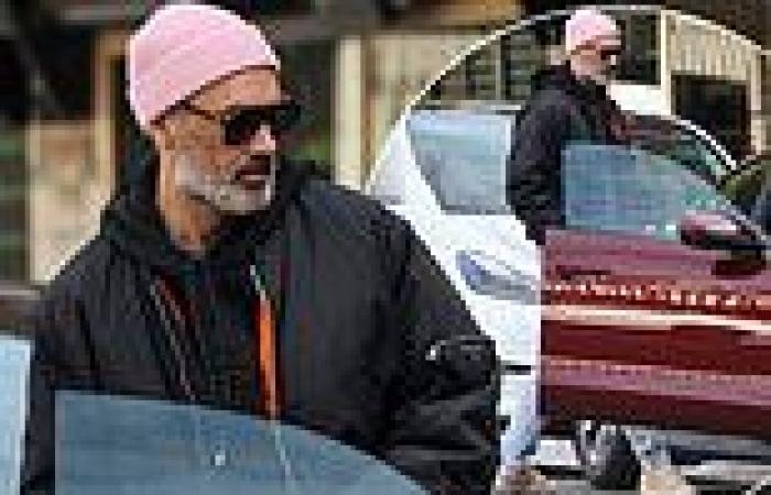 Taika Waititi on coffee run in Sydney after reuniting with new wife Rita Ora trends now
