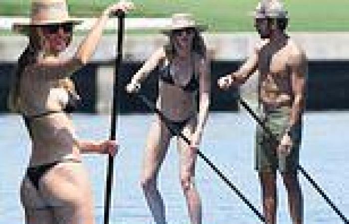 Gisele Bundchen shows off her sculpted figure while paddleboarding with her ... trends now