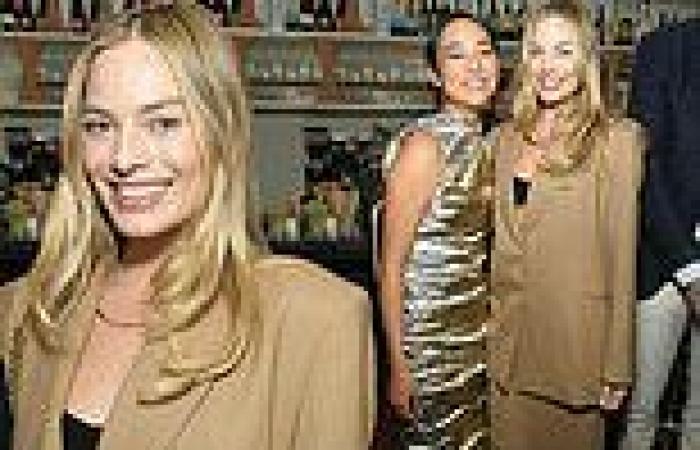 Business Barbie! Margot Robbie suits up in chic blazer and matching skirt at ... trends now