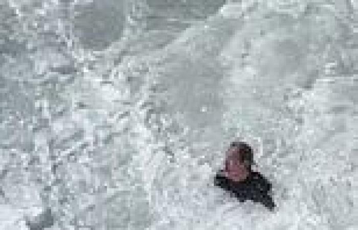 Terrifying moment at Sydney's Tamarama beach as a surfer is pummelled by huge ... trends now