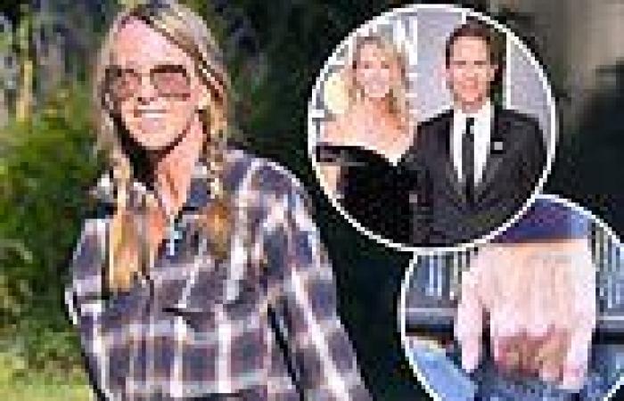 Eric McCormack's estranged wife Janet Holden is seen for first time WITHOUT ... trends now