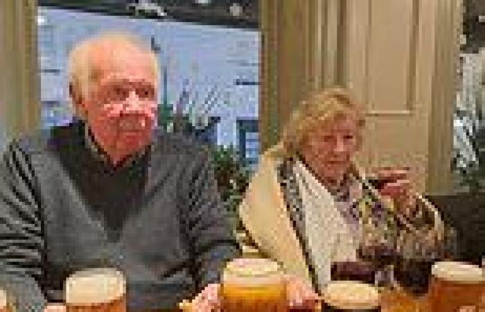 'Nana doesn't know what's hit her': Grandparents' trip to Wetherspoon goes ... trends now