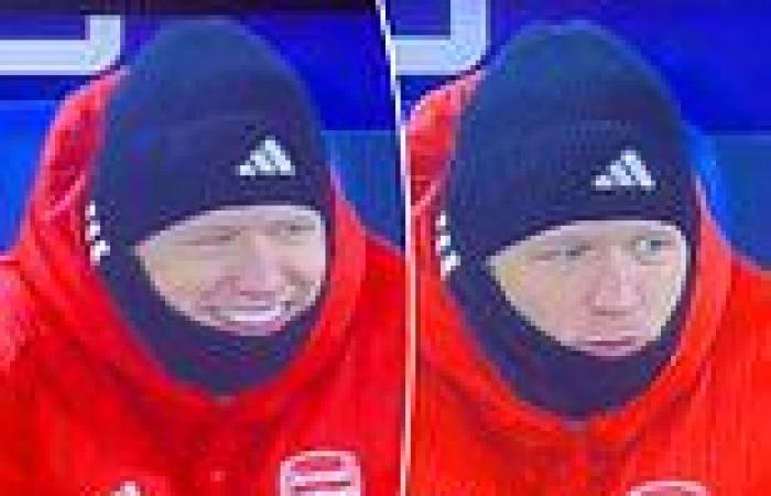 sport news Arsenal's back-up goalkeeper Aaron Ramsdale appears to LAUGH moments after ... trends now