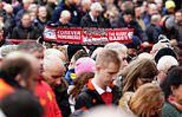 sport news Manchester United fans gather outside Old Trafford to mark the Munich air ... trends now