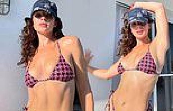 Abbie Chatfield shows off her toned figure in a skimpy pink houndstooth bikini ... trends now