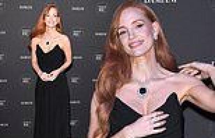 Jessica Chastain stuns as she puts on a VERY busty display in black gown at ... trends now