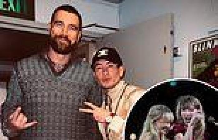sport news Travis Kelce and Barry Keoghan pose for a selfie at Justin Timberlake's LA show ... trends now