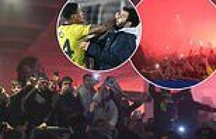 sport news Fenerbahce players receive raucous reception from fans at Istanbul airport at ... trends now