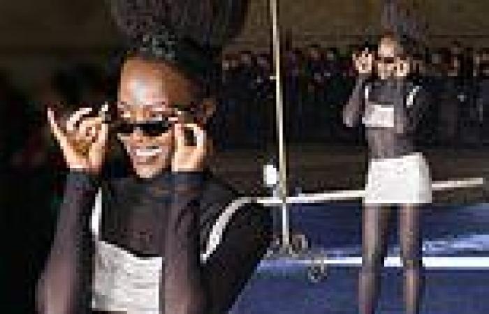 Lupita Nyong'o puts on a VERY leggy display in a skimpy sequinned mini skirt ... trends now