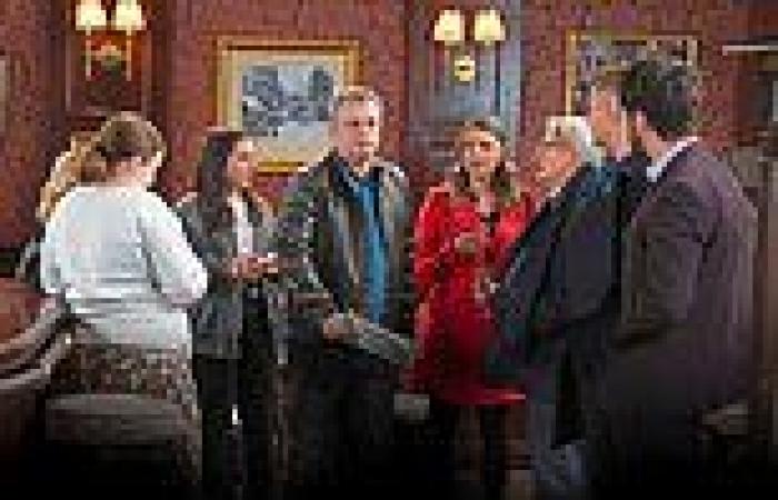 Coronation Street cast 'left panicked as bosses use less stars in group scenes ... trends now
