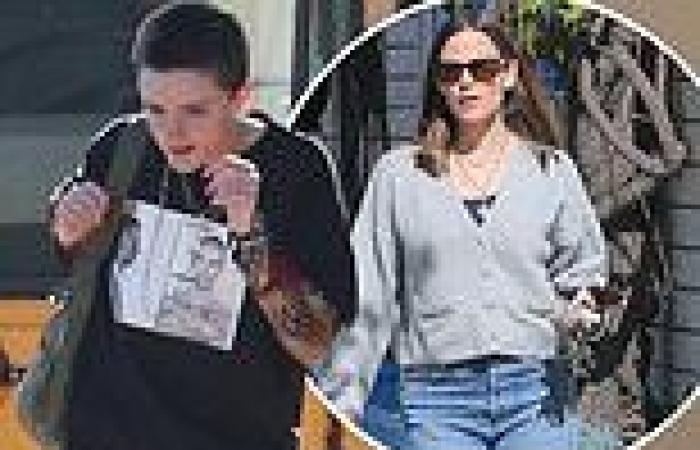 Jennifer Garner and Ben Affleck's child Fin, 15, is seen for the first time ... trends now