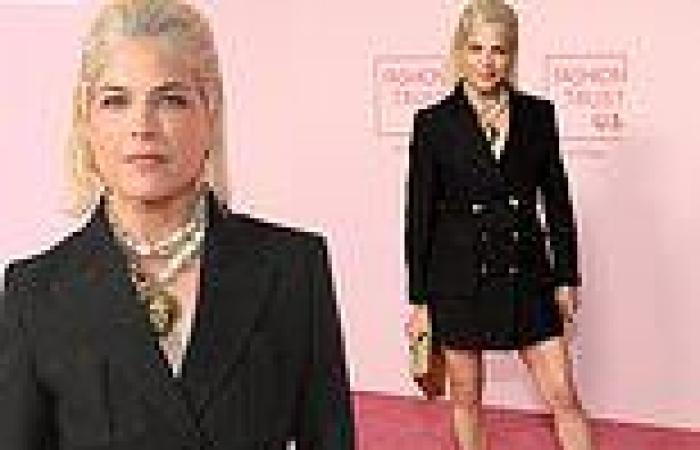 Selma Blair walks the Fashion Trust Awards red carpet without her cane or ... trends now