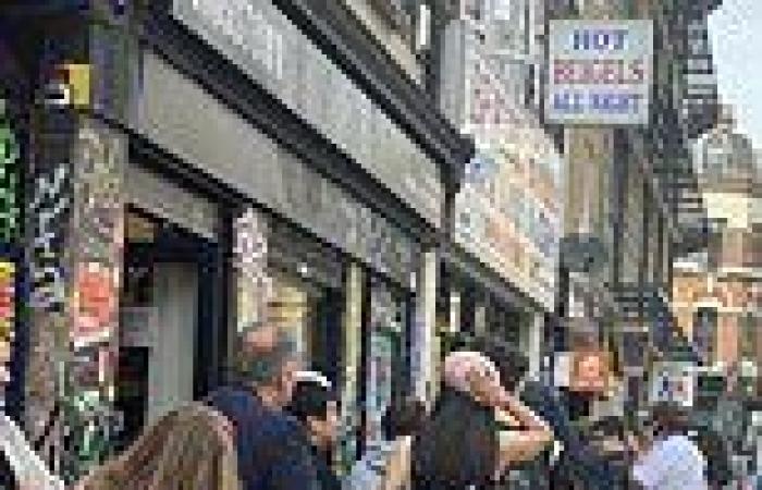 Bagel panic hits Brick Lane: Customers queue in their droves outside iconic ... trends now