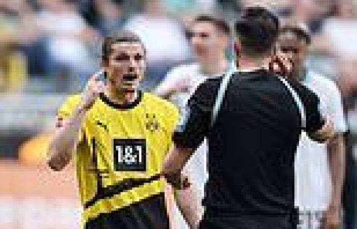 sport news Borussia Dortmund have penalty overturned by VAR in absurd circumstances with ... trends now