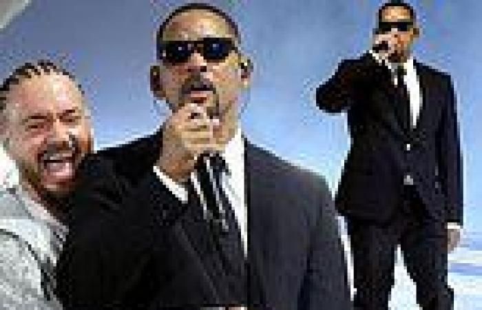 Will Smith brings back memory-wiping Men In Black character during surprise ... trends now