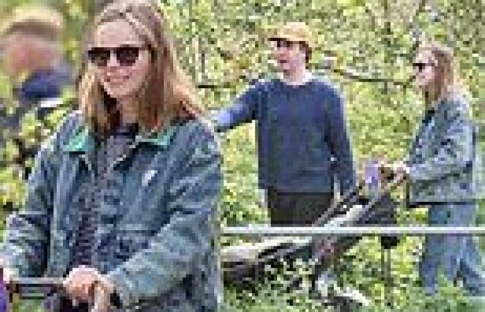 Inbetweeners couple Hannah Tointon and Joe Thomas enjoy family day out with ... trends now