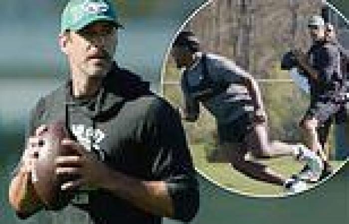 sport news Aaron Rodgers throws passes in Jets offseason practice as he still recovers ... trends now
