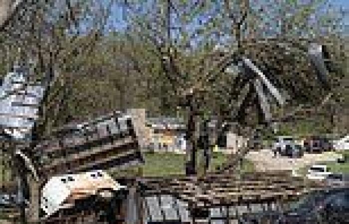 Devastating tornado damage and multiple injuries in Kansas after two DOZEN ... trends now