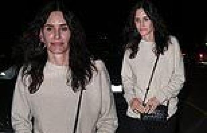 Courteney Cox looks elegantly chic as she joins friends for dinner at celebrity ... trends now