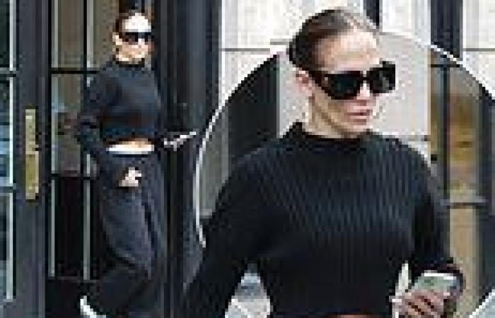 Jennifer Lopez, 54, bares her impressively taut midriff as she goes makeup free ... trends now