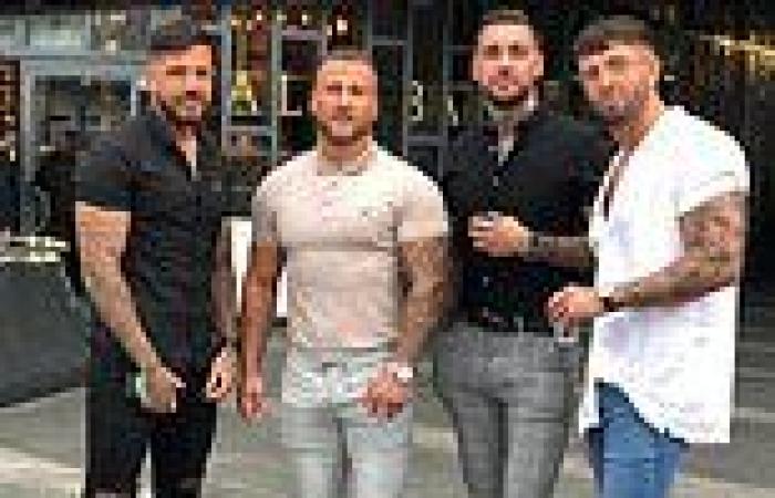 How 'four lads in jeans' faced vicious trolling after snap of pals enjoying a ... trends now