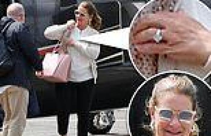 Bill Gates' billionaire ex wife Melinda flashes a HUGE new diamond ring on ... trends now