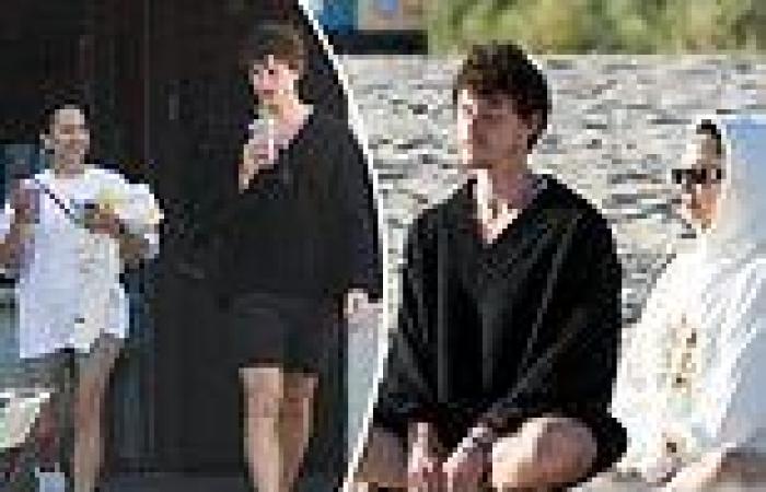Shawn Mendes, 25, steps out for smoothies and meditation beach date with pal ... trends now