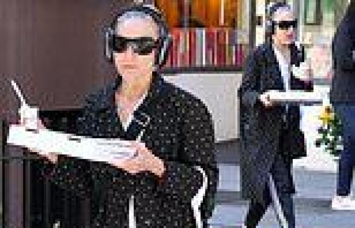 Sarah Jessica Parker looks typically stylish in a polka dot coat as she ...