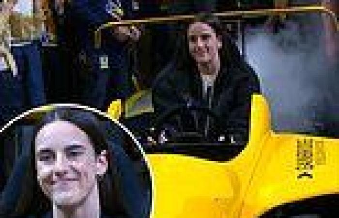 sport news Caitlin Clark gets a standing ovation at Pacers game as new Indiana Fever star ... trends now