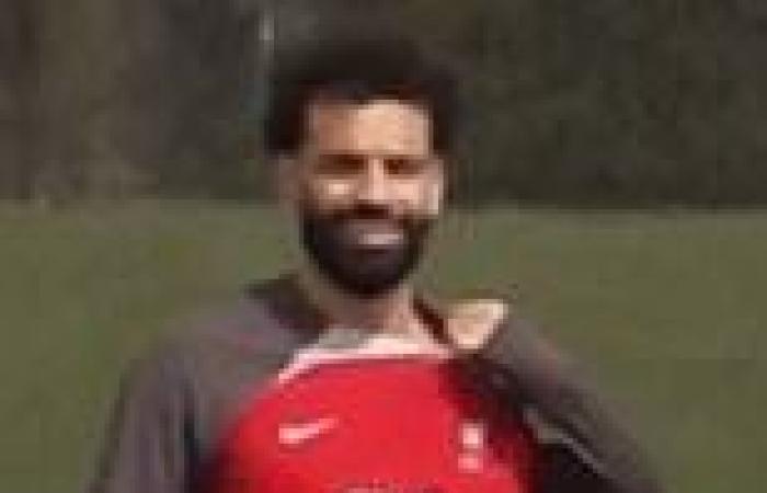 sport news Smiling Mo Salah trains with Liverpool team-mates ahead of Tottenham clash, as ... trends now