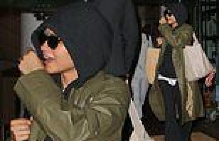 Zendaya cuts a casual figure in an olive green coat and dark gray sweats as she ... trends now