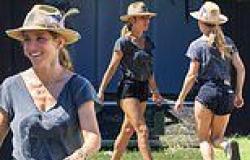 Elsa Pataky shows off her toned legs in very tight shorts at daughter show ... trends now