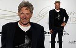 AFL 2023: Sam Newman shows off his deep tan at Glamour on the Grid trends now