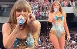 Taylor Swift sends crowd into 'excited panic' as she performs mash-up of her ... trends now