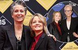 Jodie Foster gushes over wife Alexandra Hedison as she places hand prints in ... trends now