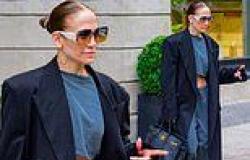 Jennifer Lopez, 54, steps out with no makeup on and wet hair as she flashes her ... trends now