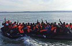 People trafficker tells migrants preparing to cross Channel to call French ... trends now