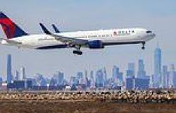 Emergency slide FALLS OFF Boeing jet from JFK to LA as Delta flight is forced ... trends now